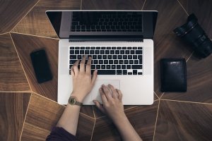 企业网站如何提高用户体验和客户满意度？